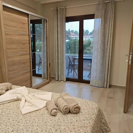 Apartment Sun And Roses