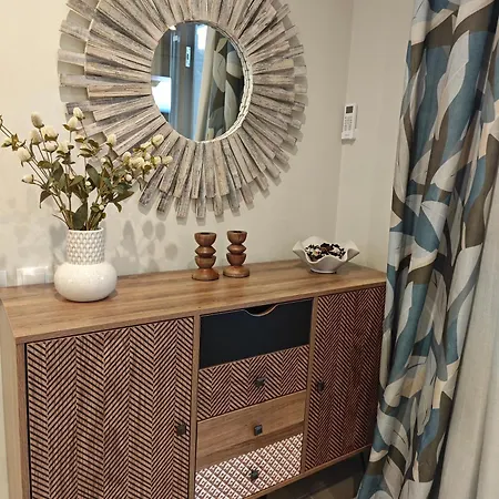 Sun And Roses Apartment